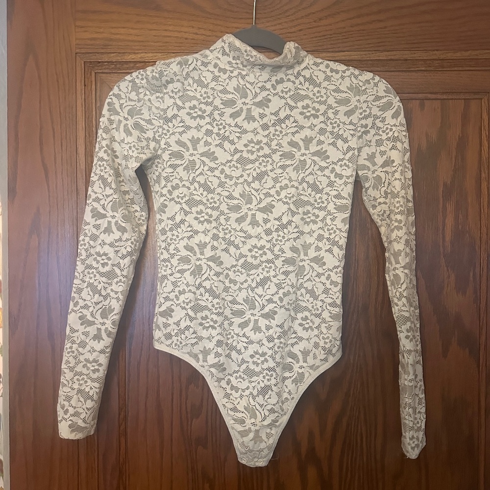 Lace long sleeve Aritzia bodysuit